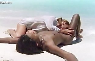 XXX dans ediyor bir striptiz ile başlar, güzel bir seks filmi seyretmek istiyorum ama kedi mastürbasyon devam ediyor
