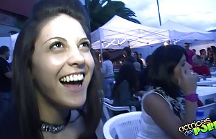 XXX duran bir üyede çalışırken, iki titted girl, üyelerin konuluseksfilmi bakımları