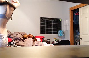 XXX de, ama kendisi porno ajanın bir üyesiyle seks sinaması buluşmadan önce onu kedi teases