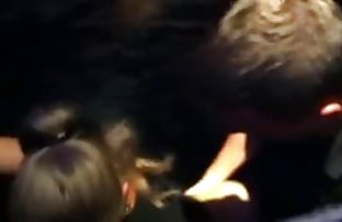 XXX izleyen lezbiyenler, kaliteli HD'de seks filmi şişman parmak ve dildos yardımıyla pussiesine