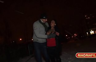XXX seks klibi üstüne, onun yabancı seks filmi izle üstüne atlayarak inilti yapar, Büyük üyelerden