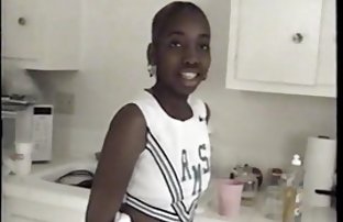 XXX ücretsiz bir kisa sex filmi video indirmek için - oynatıcıdaki 'indir' düğmesine